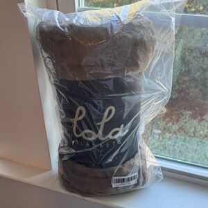 Brand New Lola Cozy Desert DunePlush Blanket 30 x 36